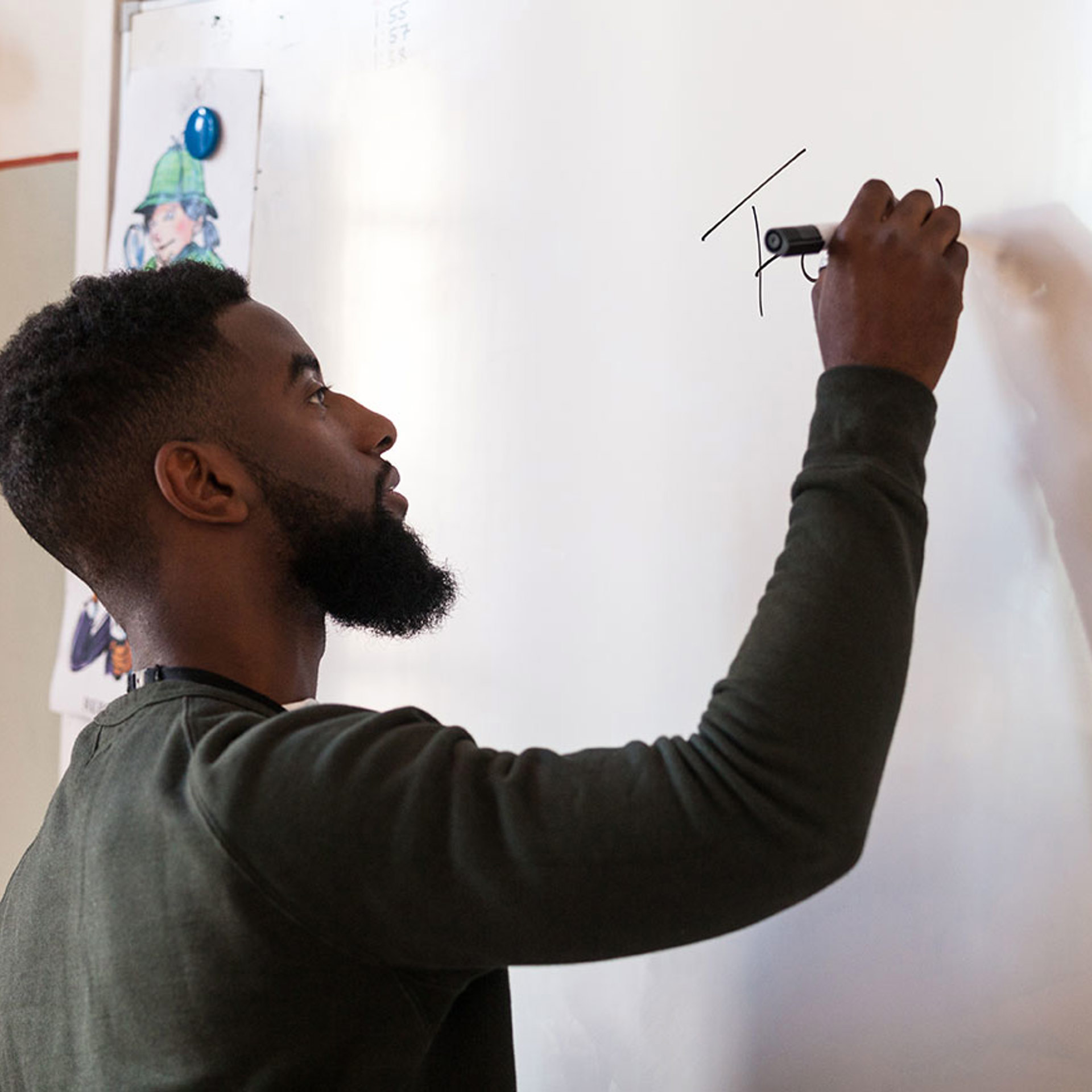 21342198 Larare Skriver Pa Tavlan